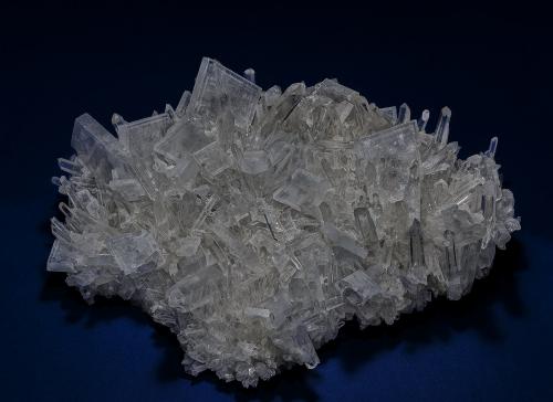 Quartz, Barite<br />Distrito Jinkouhe, Prefectura Leshan, Provincia Sichuan, China<br />25.4 x 17.8 cm<br /> (Author: am mizunaka)