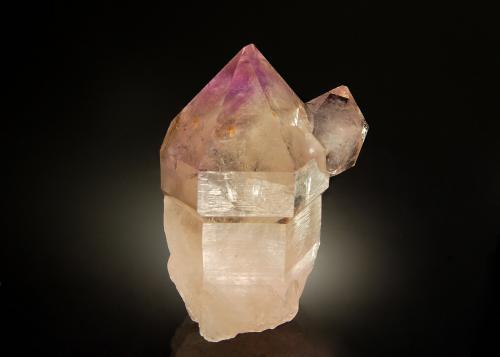 Quartz variety amethyst<br />Concesión Purple Hope No. 4, Green Ridge, Condado King, Washington, USA<br />3.2 x 3.9 x 5.3 cm<br /> (Author: crosstimber)