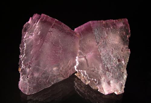 Fluorite<br />Mina Henson, Distrito minero Illinois-Kentucky Fluorspar, Condado Pope, Illinois, USA<br />4.9 x 8.0 x 9.7 cm<br /> (Author: crosstimber)