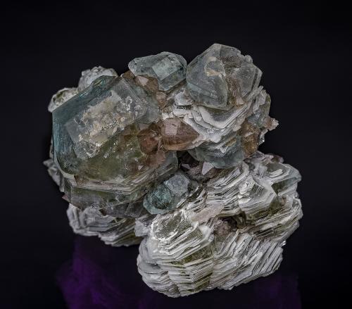 Datolite, Quartz<br />Dalnegorsk, Distrito urbano Dalnegorsk, Primorsky Krai, Rusia<br />6.3 x 6.0 cm<br /> (Author: am mizunaka)