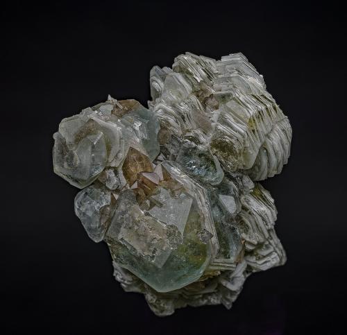 Datolite, Quartz<br />Dalnegorsk, Distrito urbano Dalnegorsk, Primorsky Krai, Rusia<br />6.3 x 6.0 cm<br /> (Author: am mizunaka)