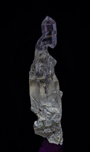 Quartz, Rutile<br />Mina Rist, Hiddenite, Condado Alexander, North Carolina, USA<br />3.9 x 1.1 cm<br /> (Author: am mizunaka)