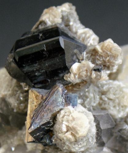 Cassiterite<br />Depósito Amo, Ximeng, Prefectura Pu'er, Provincia Yunnan, China<br />70mm x 40mm x 40mm<br /> (Author: Philippe Durand)