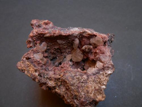 Cerusita<br />Mina M'Fouati, M'Fouati, Distrito M'Fouati, Departamento Bouenza, República del Congo<br />5,5 x 5,5 x 5 cm<br /> (Autor: Antonio Alcaide)