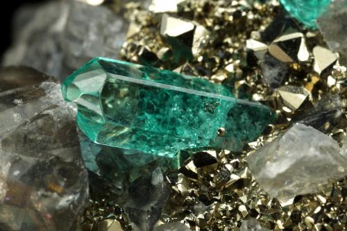 Beryl (variety emerald), Dolomite, Pyrite<br />Chivor (distrito minero), Mina El Acuario, Municipio Chivor, Cinturón Esmeraldífero Oriental, Departamento Boyacá, Colombia<br />68x66x35mm, xls up to 10mm<br /> (Author: Fiebre Verde)