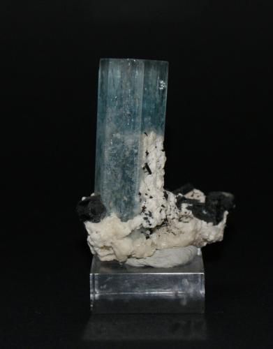 Beryl (variety aquamarine)<br />Monte Erongo, Usakos, Región Erongo, Namibia<br />45mm x 40mm x 15mm<br /> (Author: Philippe Durand)