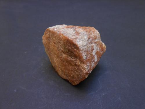 Berilo<br />Cantera Peña Grajera. Concesión Dos Puntos, Sierra Albarrana, Hornachuelos, Comarca Valle Medio del Guadalquivir, Córdoba, Andalucía, España<br />5  x 4 x 3,5 cm<br /> (Autor: Antonio Alcaide)