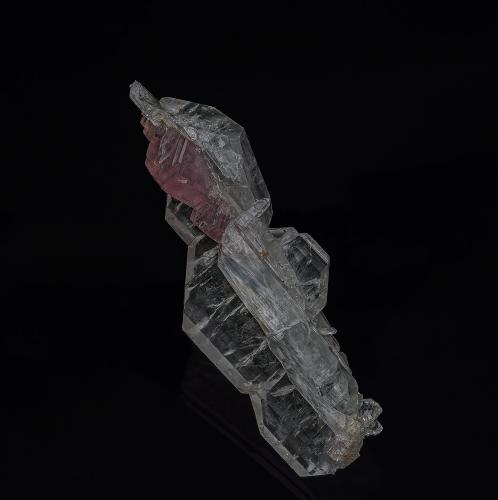 Quartz, Fluorapatite<br />Wana, Waziristan Meridional, Provincia Khyber Pakhtunkhwa, Paquistán<br />5.3 x 2.0 cm<br /> (Author: am mizunaka)