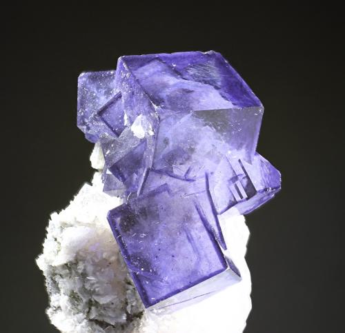 Fluorita<br />Mina Yaogangxian, Yizhang, Prefectura Chenzhou, Provincia Hunan, China<br />25 x 40 mm<br /> (Autor: Ramon A  Lopez Garcia)