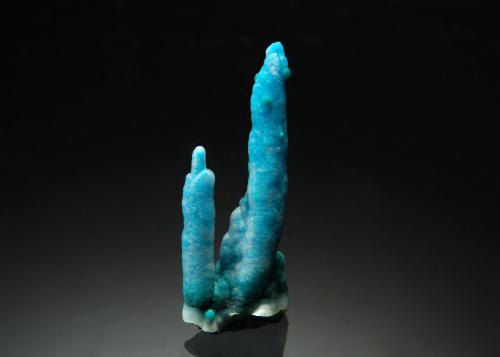 Chrysocolla<br />Minas Ray, Zona Scott Mountain, Distrito Mineral Creek, Montes Dripping Spring, Condado Pinal, Arizona, USA<br />1.1 x 3.0 cm<br /> (Author: crosstimber)