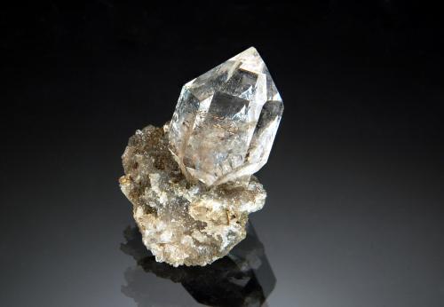 Quartz variety Herkimer diamond<br />Cantera Benchmark, St. Johnsville, Condado Montgomery, New York, USA<br />1.5 x 2.2 cm<br /> (Author: crosstimber)