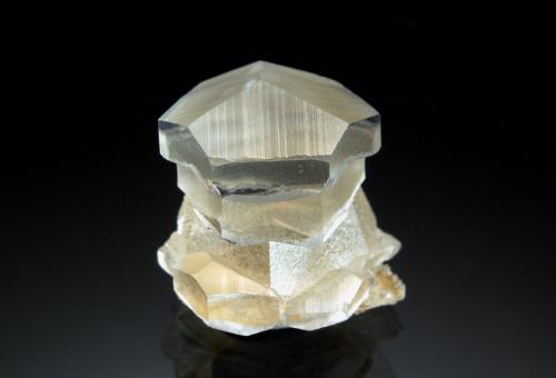 Calcite<br />Pozo Bor, Depósito Dalnegorsk B, Dalnegorsk, Distrito urbano Dalnegorsk, Primorsky Krai, Rusia<br />1.6 x 1.7 cm<br /> (Author: crosstimber)