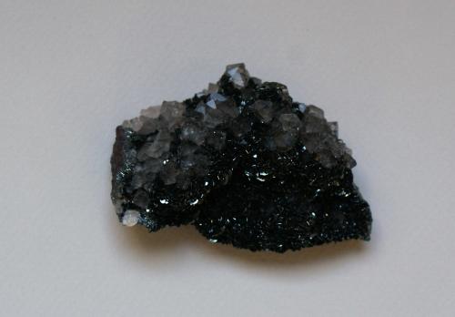 Hematite and Quartz<br />Mina Florence, Egremont, West Cumberland Iron Field, (antes Cumberland), Cumbria, Inglaterra / Reino Unido<br />75mm x 50mm x 30mm<br /> (Author: Philippe Durand)