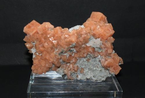 Chabazite-Ca<br />Zona Imilchil, Anti-Atlas, Provincia Er Rachidia, Región Drâa-Tafilalet, Marruecos<br />80mm x 55mm x 25mm<br /> (Author: Philippe Durand)