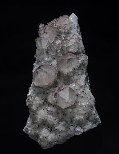 Quartz, Calcite, Hematite<br />Cantera Roncari, East Granby, Condado Hartford, Connecticut, USA<br />6.4 x 4.0 cm<br /> (Author: am mizunaka)