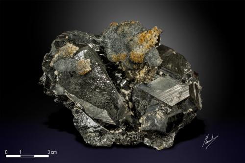 Sphalerite and Boulangerite<br />Mina Stan Trg (Stari Trg), Complejo Trepča, Valle Trepča, Kosovska Mitrovica, Distrito Kosovska Mitrovica, Kosovo<br />115 x 85 mm<br /> (Author: Manuel Mesa)