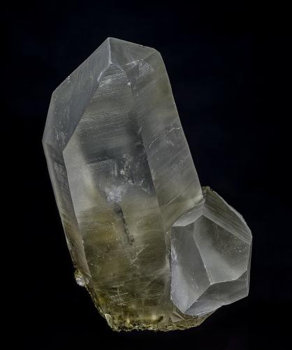 Quartz, Epidote<br />Cisneros, Distrito Buenaventura, Departamento Valle del Cauca, Colombia<br />8.7 x 5.0 cm<br /> (Author: am mizunaka)