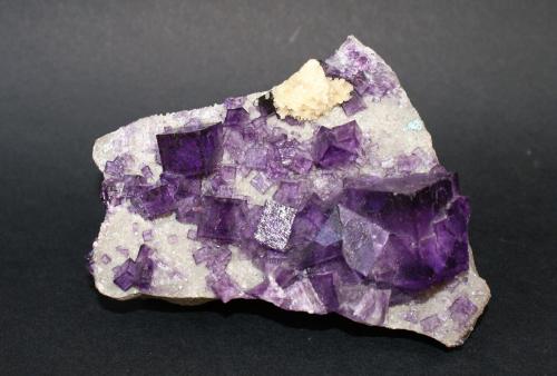 Fluorite<br />Mina Elmwood, Carthage, Distrito Central Tennessee Ba-F-Pb-Zn, Condado Smith, Tennessee, USA<br />105mm x 80mm x40mm<br /> (Author: Philippe Durand)