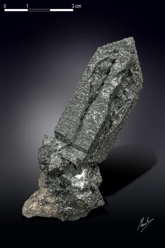 Hematite after Magnetite (variety martite)<br />Volcán Payún Matru, Malargüe, Departamento Malargüe, Provincia Mendoza, Argentina<br />78 X 21 mm<br /> (Author: Manuel Mesa)