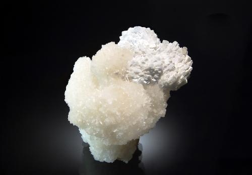 Celestite on Strontianite<br />Mina Minerva I, Grupo Ozark-Mahoning, Sub-Distrito Cave-in-Rock, Condado Hardin, Illinois, USA<br />5.1 x 6.7 cm<br /> (Author: crosstimber)