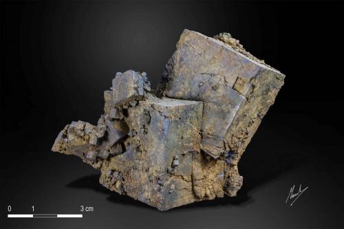 Limonite pseudomorph after pyrite<br />Yacimiento de piritas, Llanos de Arenalejos, Carratraca, Comarca Valle del Guadalhorce, Málaga, Andalucía, España<br />90 X 70 mm<br /> (Author: Manuel Mesa)