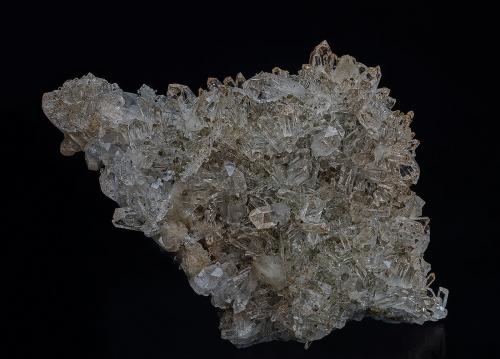 Quartz, Calcite, Hematite<br />Cantera Roncari, East Granby, Condado Hartford, Connecticut, USA<br />17.0 x 12.0 cm<br /> (Author: am mizunaka)