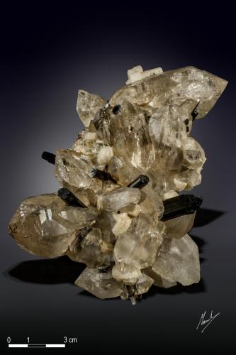 Quartz and Schorl<br />Dassu, Valle Braldu, Distrito Shigar, Gilgit-Baltistan (Áreas del Norte), Paquistán<br />127 x 100 mm<br /> (Author: Manuel Mesa)