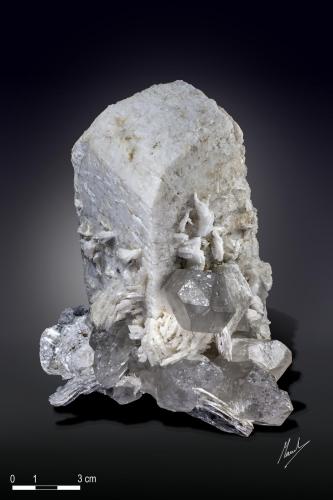 Microcline with Quartz and Topaz<br />Valle Shigar, Distrito Shigar, Gilgit-Baltistan (Áreas del Norte), Paquistán<br />160 X 134 mm<br /> (Author: Manuel Mesa)