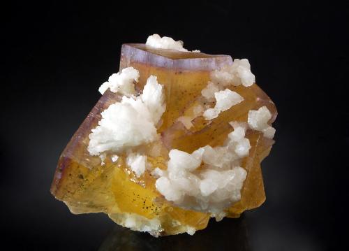 Fluorite<br />Mina M. F. Oxford #7, Grupo Ozark-Mahoning, Cave-in-Rock, Sub-Distrito Cave-in-Rock, Condado Hardin, Illinois, USA<br />4.5 x 5.5 x 6.0 cm<br /> (Author: crosstimber)