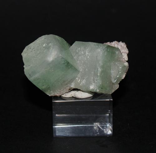 Fluorapophyllite-(K)<br />Distrito Jalgaon, Maharashtra, India<br />50mm x 35mm x 30mm<br /> (Author: Philippe Durand)