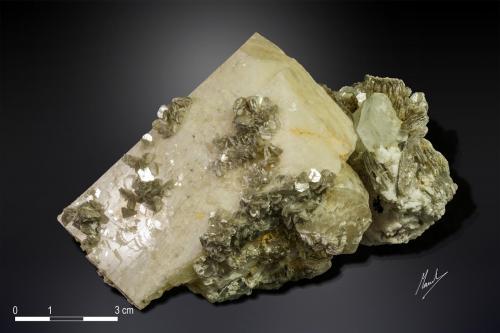 Microcline with Beryl<br />Valle Shigar, Distrito Shigar, Gilgit-Baltistan (Áreas del Norte), Paquistán<br />118 X 84 mm<br /> (Author: Manuel Mesa)