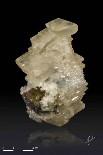 Calcite on Fluorite<br />Mina Moscona, El Llano, Solís, Corvera de Asturias, Comarca Avilés, Principado de Asturias (Asturias), España<br />95 x 60 mm<br /> (Author: Manuel Mesa)