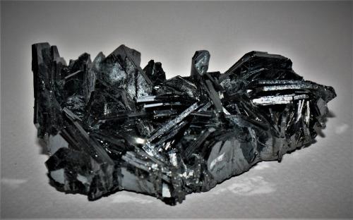 Hematite<br />Gouveia, Minas Gerais, Brasil<br />80mm x 40mm x 20mm<br /> (Author: Philippe Durand)