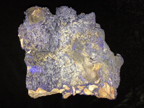 Azurite<br />Mina Czar, Mina Copper Queen, Queen Hill, Bisbee, Distrito Warren, Montes Mule, Condado Cochise, Arizona, USA<br />160 mm x 150 mm x 120 mm<br /> (Author: Robert Seitz)