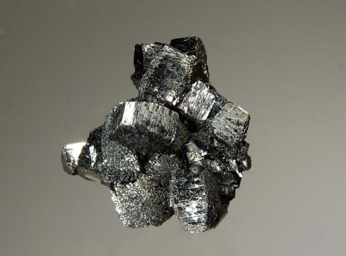 Ramsdellite<br />Mina Mistake, Pico Sam Powell, Cañón Box, Condado Yavapai, Arizona, USA<br />1.9 x 2.0 cm<br /> (Author: crosstimber)