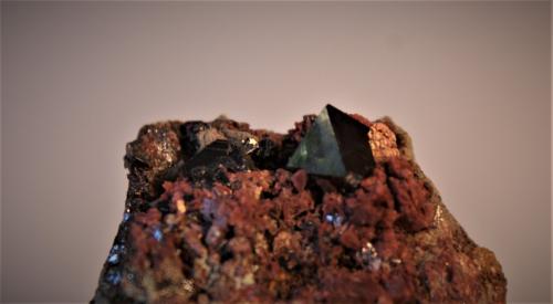 Cuprite<br />Mina Mashamba West, Distrito Kolwezi, Lualaba, Cinturón de cobre de Katanga, Katanga (Shaba), República Democrática del Congo (Zaire)<br />40mm x 40mm x 40mm<br /> (Author: Philippe Durand)