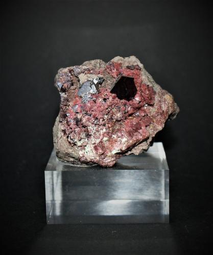 Cuprite<br />Mina Mashamba West, Distrito Kolwezi, Lualaba, Cinturón de cobre de Katanga, Katanga (Shaba), República Democrática del Congo (Zaire)<br />40mm x 40mm x 40mm<br /> (Author: Philippe Durand)