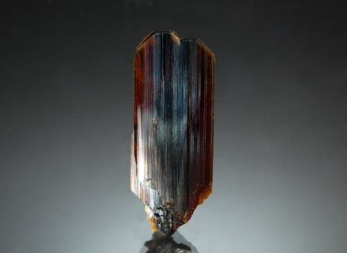 Brookite<br />Kharan, Distrito Kharan, Balochistan (Baluchistan), Paquistán<br />1.1 x 2.4 cm<br /> (Author: crosstimber)