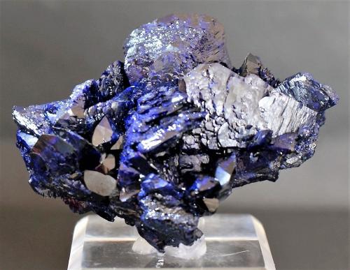 Azurite<br />Mina Milpillas, Cuitaca, Municipio Santa Cruz, Sonora, México<br />60mm x 45mm x 30mm<br /> (Author: Philippe Durand)