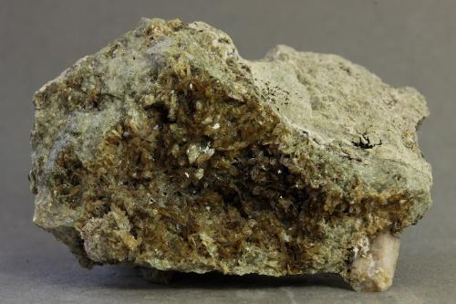 Axinita-(Mn)<br />Mina Iron Cap, Landsman Camp, Aravaipa, Distrito Aravaipa, Montes Santa Teresa, Condado Graham, Arizona, USA<br />51x33x24 mm<br /> (Autor: Juan Espino)