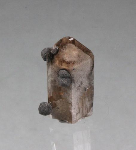 Topaz, Hematite after Garnet<br />Concesión Maynard's, Monte Pismire Knolls, Cordillera Thomas, Condado Juab, Utah, USA<br />32mm x 16mm x 10mm<br /> (Author: Don Lum)