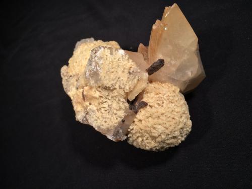 Barite, Calcite, Sphalerite<br />Mina Elmwood, Carthage, Distrito Central Tennessee Ba-F-Pb-Zn, Condado Smith, Tennessee, USA<br />120 mm x 98 mm x 80 mm<br /> (Author: Robert Seitz)