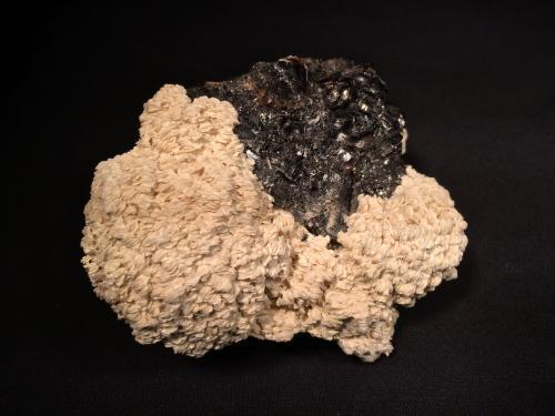 Barite, Sphalerite<br />Mina Elmwood, Carthage, Distrito Central Tennessee Ba-F-Pb-Zn, Condado Smith, Tennessee, USA<br />115 mm x 90 mm x 73 mm<br /> (Author: Robert Seitz)