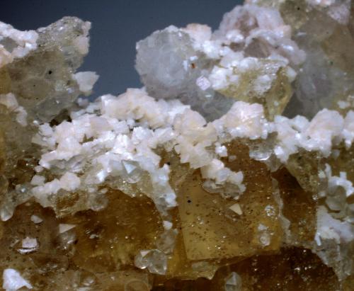 Fluorite, Quartz, Dolomite<br />Distrito Freiberg, Erzgebirgskreis, Sajonia/Sachsen, Alemania<br />FOV approximately 3 cm<br /> (Author: Jesse Fisher)