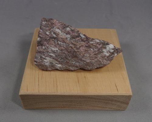 Breithauptita con Niquelina<br />Mina Nipissing, Pozo 73, Coleman, Zona Cobalt, Región Cobalt-Gowganda, Distrito Timiskaming, Ontario, Canadá<br />4,5 x 2,5 x 2,5 cm<br /> (Autor: J. G. Alcolea)