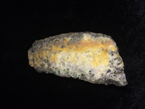 Emerald, Quartz, Schist<br />Condado Mitchell, North Carolina, USA<br />91 mm x 57 mm x 42 mm<br /> (Author: Robert Seitz)