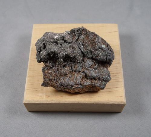 Rammelsbergita<br />Mina Beaver, Coleman, Zona Cobalt, Región Cobalt-Gowganda, Distrito Timiskaming, Ontario, Canadá<br />4,5 x 3,5 x 1,7 cm.<br /> (Autor: J. G. Alcolea)