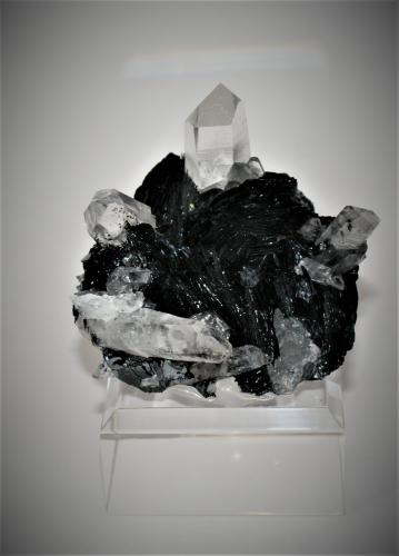 Hematite and Quartz<br />Jinlong, Longchuan, Prefectura Heyuan,  Provincia Guangdong, China<br />60mm x 60mm x 40mm<br /> (Author: Philippe Durand)