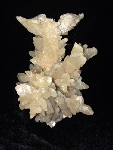 Calcite and Aragonite<br />Carlsbad, Condado Eddy, New Mexico, USA<br />105 mm x 75 mm x 70 mm<br /> (Author: Robert Seitz)