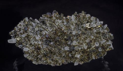 Quartz, Pyrite<br />Mina Oppu, Nishimeya-mura, Distrito Nakatsugaru, Prefectura Aomori, Región Tohoku, Isla Honshu, Japón<br />12.5 x 6.5 cm<br /> (Author: am mizunaka)